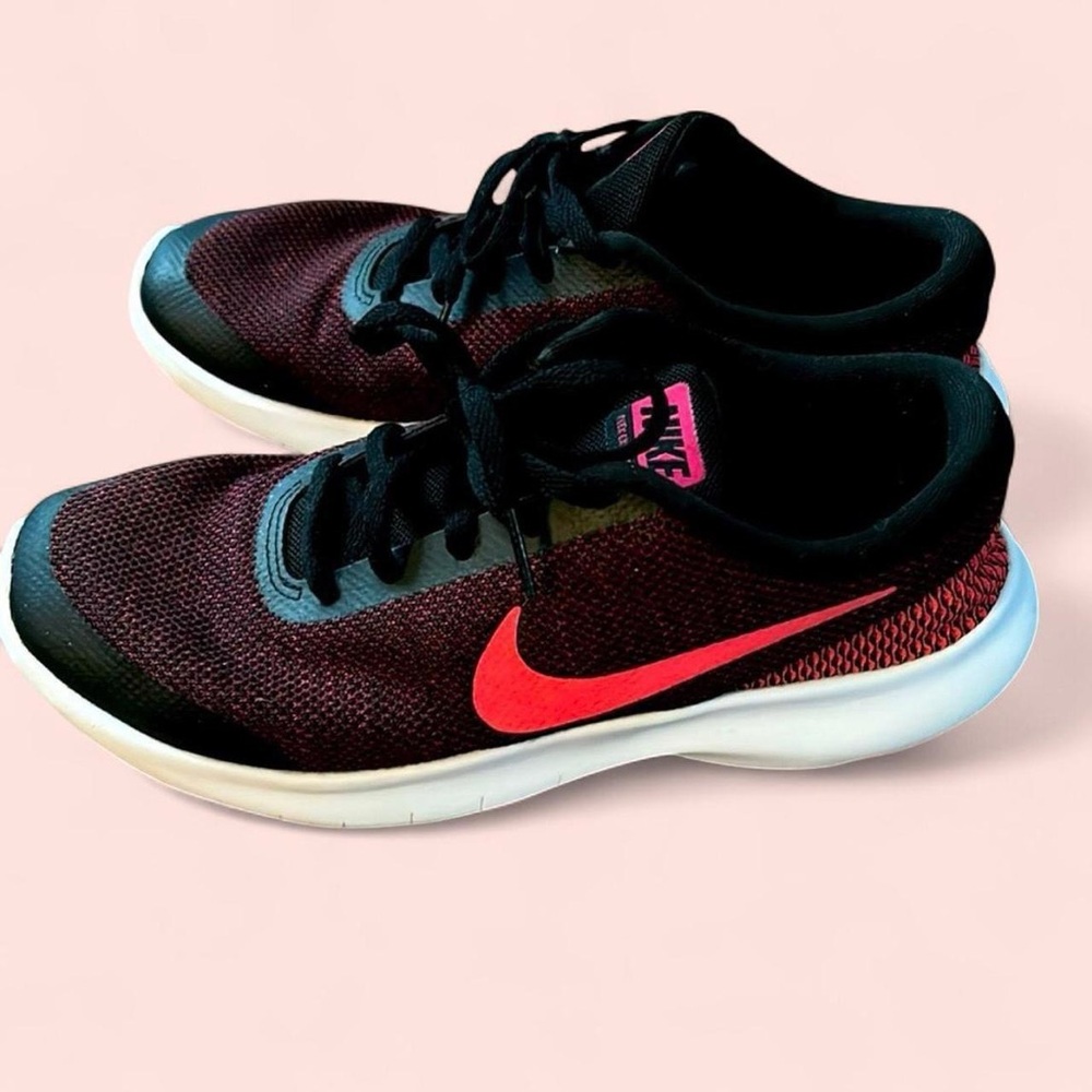 Nike Women's Maroon and Bright Red Training Sneakers